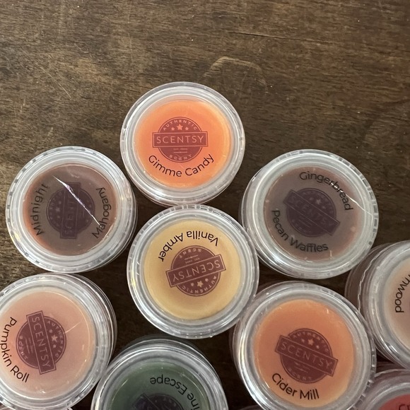New Lot of 56 Scentsy Testers Samples Wax Melts Mixed Scents - Picture 4 of 8